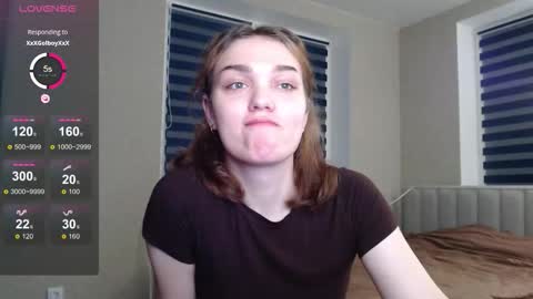 Snapshot of emiliarhodes chatting on 23, 10, 2025 Emi online show from 23, 10, 2025