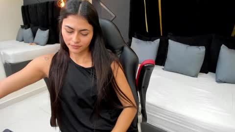 Emillie online show from 10, 12, 2024