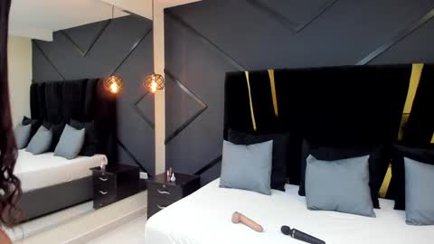 Emillie online show from 15, 1, 2025