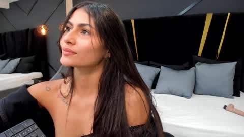 Emillie online show from 16, 1, 2025