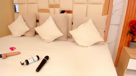 Emillie online show from 8, 2, 2025