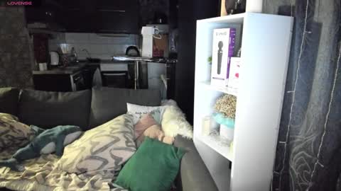 Emiliya online show from 2, 2, 2025