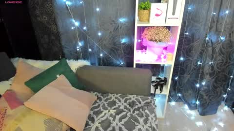 Emiliya online show from 3, 2, 2025