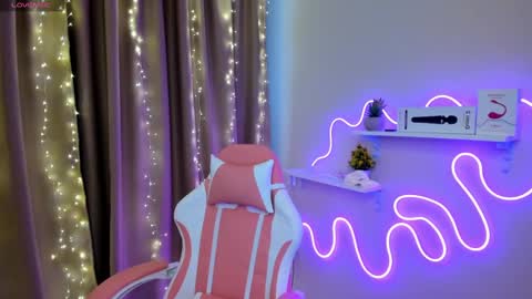 Emiliya online show from 5, 3, 2025