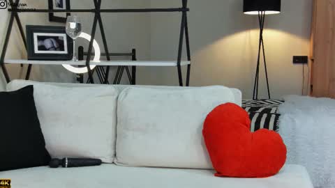 Emiljanna online show from 13, 2, 2025