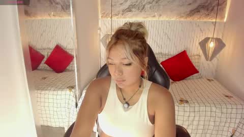 Snapshot of emilly_mell chatting on 30, 4, 2026 emilly_mell online show from 30, 4, 2026