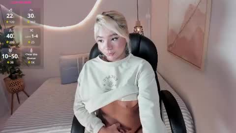 Snapshot of emilly_mell chatting on 13, 6, 2026 emilly_mell online show from 13, 6, 2026