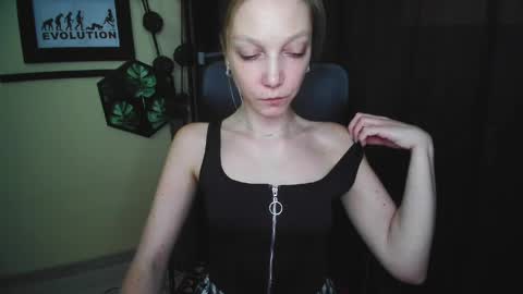 Snapshot of emilly_xkiss chatting on 29, 4, 2026 Emilly online show from 29, 4, 2026