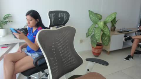 Snapshot of emillybrowm chatting on 3, 7, 2026 Emilly online show from 3, 7, 2026