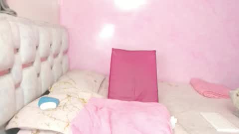 Snapshot of emily_414 chatting on 15, 12, 2025 Dayana online show from 15, 12, 2025