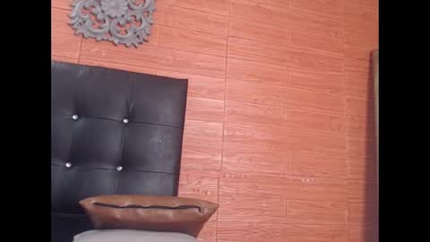 emily_coopeer1 online show from 28, 1, 2025