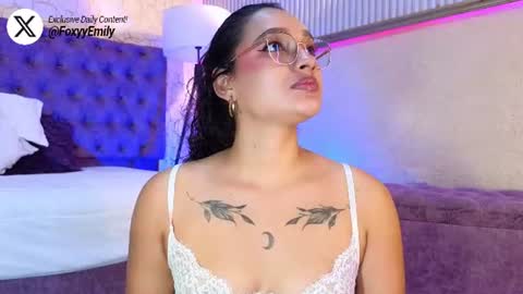 Snapshot of emily_foxyy chatting on 5, 7, 2026 Emily online show from 5, 7, 2026