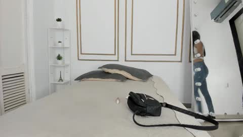 emily_gaviria1 online show from 3, 3, 2026