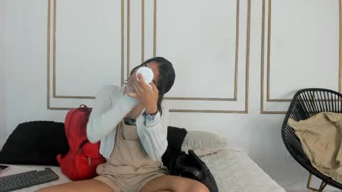 emily_gaviria1 online show from 24, 4, 2026