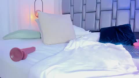 Snapshot of emily_gil1 chatting on 15, 2, 2025 Emi online show from 15, 2, 2025