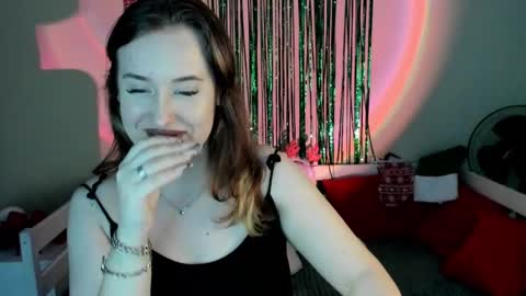 Snapshot of emily_gin chatting on 4, 1, 2025 EMILY online show from 4, 1, 2025