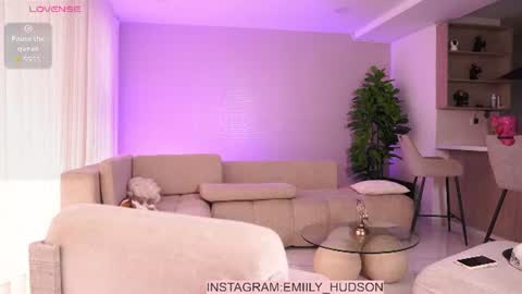 Snapshot of emily_huddson_ chatting on 8, 7, 2026 independet model online show from 8, 7, 2026