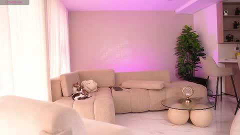 Snapshot of emily_huddson_ chatting on 19, 7, 2026 independet model online show from 19, 7, 2026
