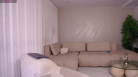 Snapshot of emily_huddson_ chatting on 28, 7, 2026 independet model online show from 28, 7, 2026