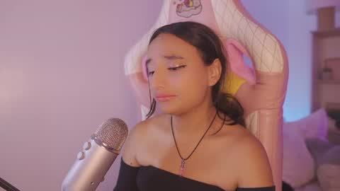 Snapshot of emily_jonexs_ chatting on 14, 6, 2026 mily online show from 14, 6, 2026