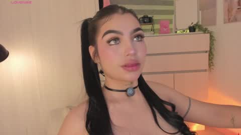 Snapshot of emily_kenner chatting on 17, 5, 2026 EmilyKenner Independent model online show from 17, 5, 2026