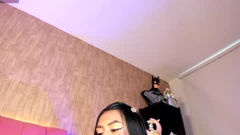 Snapshot of emily_klarence chatting on 19, 6, 2026 Emily online show from 19, 6, 2026