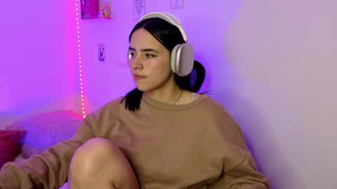 Emily Lindey online show from 12, 3, 2026