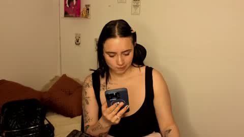 Emily Lindey online show from 23, 4, 2026