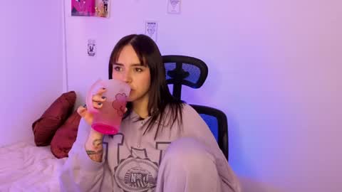 Emily Lindey online show from 28, 4, 2026