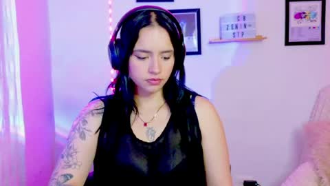 Emily Lindey online show from 7, 6, 2026