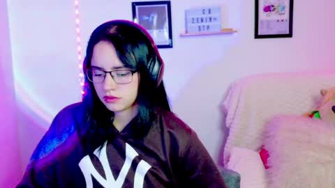 Emily Lindey online show from 11, 6, 2026