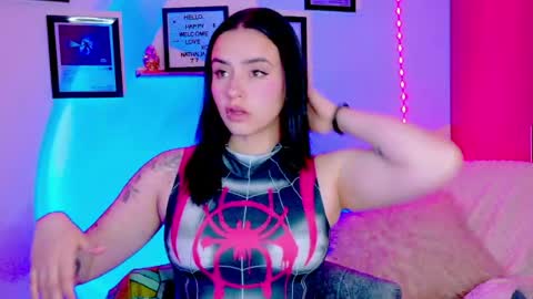 Emily Lindey online show from 24, 7, 2026