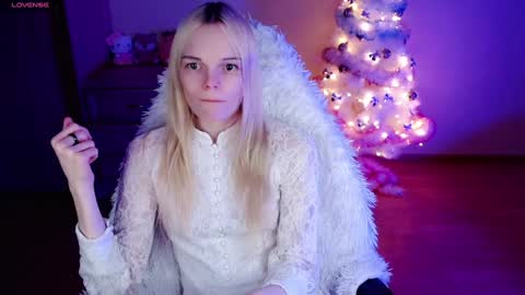 Snapshot of emily_nyaffe chatting on 22, 12, 2024 Lia online show from 22, 12, 2024