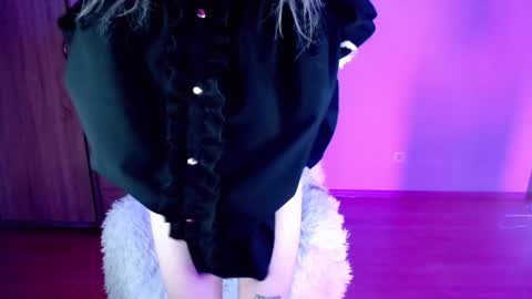 Snapshot of emily_nyaffe chatting on 28, 1, 2025 Lia online show from 28, 1, 2025