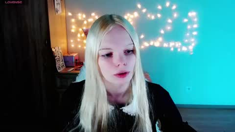 Snapshot of emily_nyaffe chatting on 27, 2, 2025 Lia online show from 27, 2, 2025