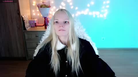 Snapshot of emily_nyaffe chatting on 2, 3, 2025 Lia online show from 2, 3, 2025