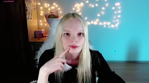 Snapshot of emily_nyaffe chatting on 3, 3, 2025 Lia online show from 3, 3, 2025