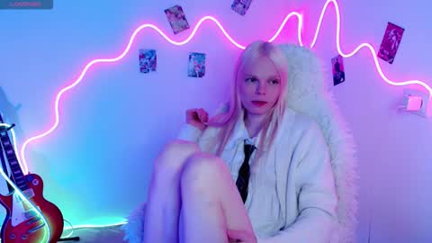 Snapshot of emily_nyaffe chatting on 1, 10, 2025 Lia online show from 1, 10, 2025