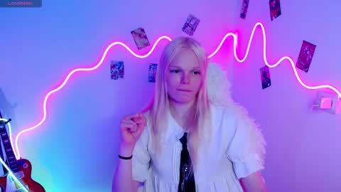 Snapshot of emily_nyaffe chatting on 3, 10, 2025 Lia online show from 3, 10, 2025