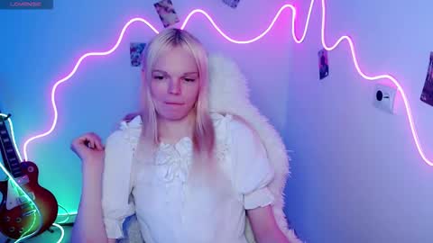 Snapshot of emily_nyaffe chatting on 28, 10, 2025 Lia online show from 28, 10, 2025