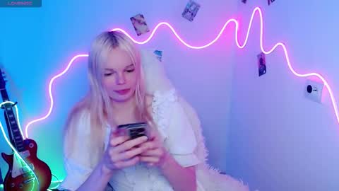 Snapshot of emily_nyaffe chatting on 3, 11, 2025 Lia online show from 3, 11, 2025