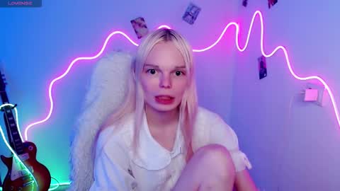 Snapshot of emily_nyaffe chatting on 5, 11, 2025 Lia online show from 5, 11, 2025