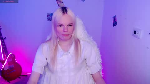 Snapshot of emily_nyaffe chatting on 26, 11, 2025 Lia online show from 26, 11, 2025