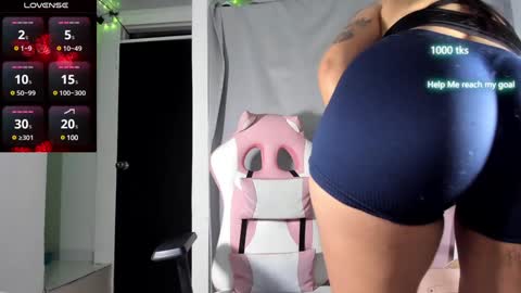 emily_palmeer online show from 28, 1, 2025