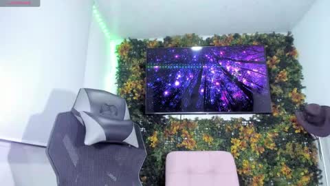 emily_palmeer online show from 14, 4, 2026