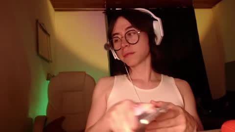 emily_pearl_ online show from 8, 12, 2024