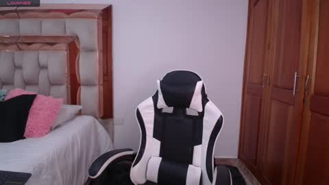 emily online show from 26, 4, 2026