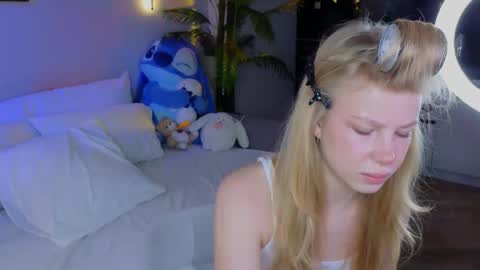 Snapshot of emily_shepard chatting on 7, 5, 2026 emily shepard online show from 7, 5, 2026