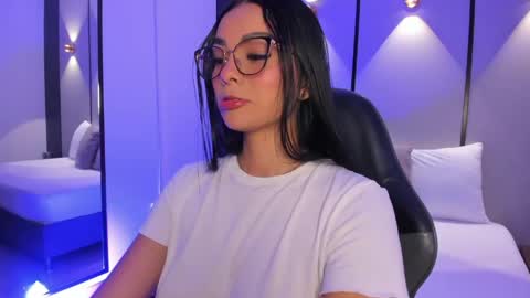 emily_tolson online show from 28, 5, 2026