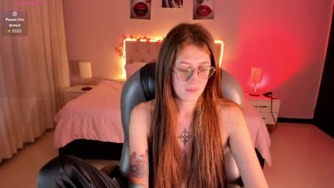 emily_warren__ online show from 7, 4, 2026